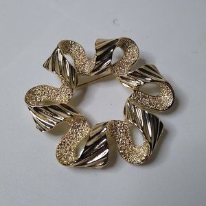 Vintage Sarah Coventry Large Decorative Metal Brooch